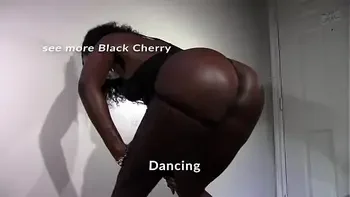 big clit black girl shows her wet pussy upskirt