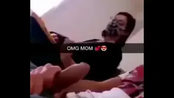 Madre masturba a su hijo