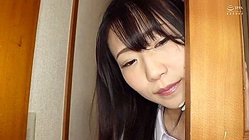 身内の巨根に発情して激濡れ＆生ハメしちゃう美少女