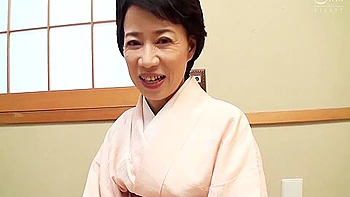 Short-haired Older Woman With A Neat Look! A Mature Beauty With A Refreshing Charm And A Sexy Contrast 4