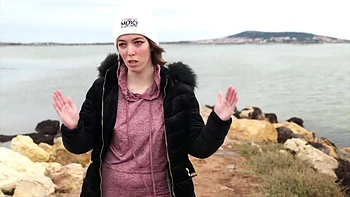 Rose is blowing out two big candles for her 20th birthday! - Jacquie et Michel TV