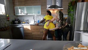 Voluptuous Lesbians Ir Jaw-dropping Xxx Video