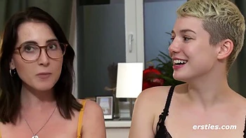 Lia Und Birgit Entdecken Analplugs Miteinander