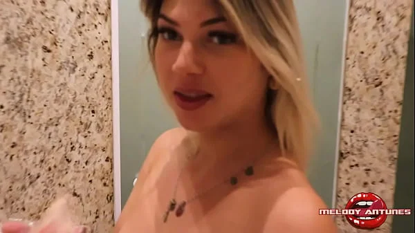 LOIRAÇA GOZANDO MUITO DENTRO DA BANHEIRA DO MOTEL! | COMPLETO XRED | MELODY ANTUNES