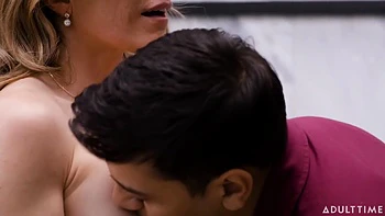 Cory Chase In Gets Her Pussy Sucked And Fingered