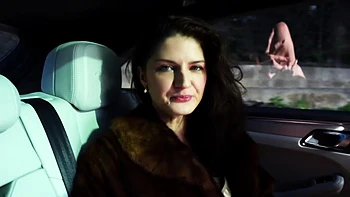 Joss helps out a damsel in distress - Jacquie et Michel TV