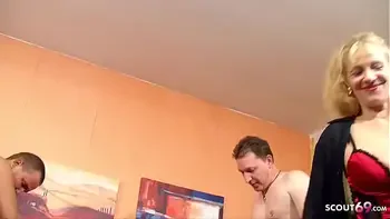 2 Reife deutsche Hausfrauen tauschen ihre Typen bei Swinger Vierer