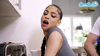 Stepmom With Perfect Ass Squirts and Gets a Facial in The Kitchen ft. Veronica Rodriguez: Porn