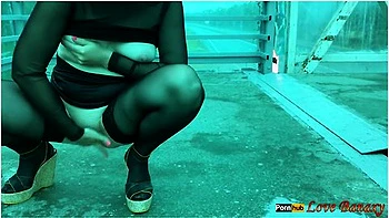 Risky Public Naked Walk & Masturbation Over Busy Road - First Experience