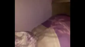 türk koca tombul karısının memesi ve amıyla oynayarak azdırmaya çalışıyor tüm bunları kaydetmiş