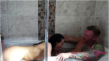 Hot Sexy Milf Jess Sucks & Fucks Mike In Bath, Receives Nice Creampie! 4k