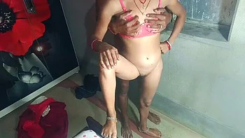 Indian Soni Hot Desi Bhabhi Gives Deep Throat Blowjob and Takes Big Cock Creampie at Night