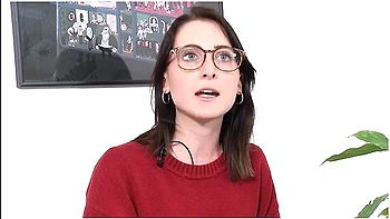 Lia Comes To Climax With And Fingering