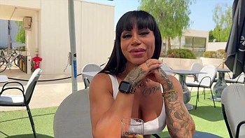 Sally, 35, manager of an equestrian center in Montauban! - Jacquie et Michel TV