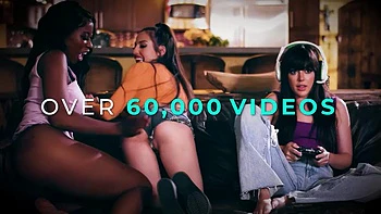 21 SEXTURY - Kitana Lure Oils Up Alexa Flexy  Eats Her Pussy in the Sun