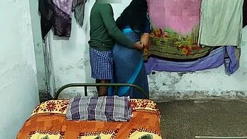 Desi Bhabhi Hot Talk Turns Into Sex - Indian Aunty Creampie Fucking