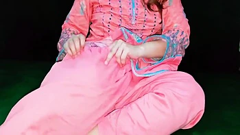 Romance In Train-meet Random In Train - Gorgeous Girl