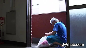 Tsubaki Kato Seduces Neighbor with Hot Body