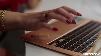 Naughty Bombshell Octavia Red Gives An Enjoyable Pussy Pounding Show