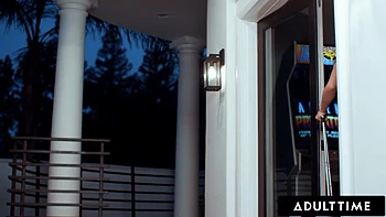 ADULT TIME - Aidra Fox Seduces Bestie Kenna James For ROMANTIC LESBIAN FUCK PORTUGUESE SUBTITLES