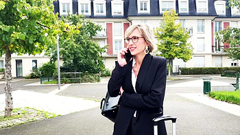 Didine seduces her driver... - Jacquie et Michel TV