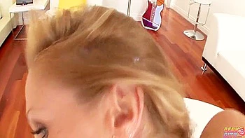 Blond Stepmother Id Like To Fuck Julia Ann Likes To Suck Shlong