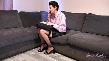 Scarlet Has Some Steamy Hot Phonesex at Her Home Office