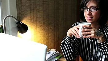 Liandra Dahl gets turned on by the internet