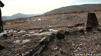 Courtney Cummz - Gives Blowjobs In A Lab