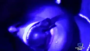 Claudine est une bonne salope qui aime être observé quand elle baise