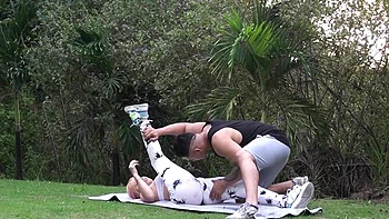 Entrenador Personal Calienta A Su Alumna Hasta Que Logra Follarla