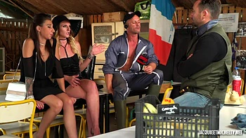 The very realistic dream of the superb Camila! - Jacquie et Michel TV