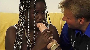 Schwarze In Weissen Strapsen Gefingert