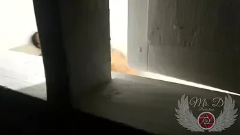 I catch my young and beautiful neighbor having sex at night with her who has just arrived from Miami at his parents' house. They almost caught me while spying on them and filming through the window