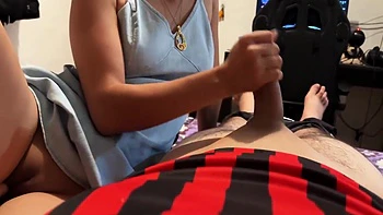 Silvia Ramirez - Hermanastro Travieso Aprovecha Que Estamos Solos En Casa Y Me Folla