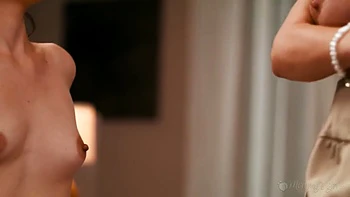 Kiki Daire In Sucks Petite Teen 18+ Selena Loves Small Titties