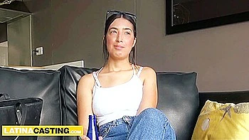 Latinha Gostosa Tomando Leite Da Fonte