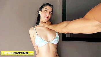 Latinha Gostosa Tomando Leite Da Fonte