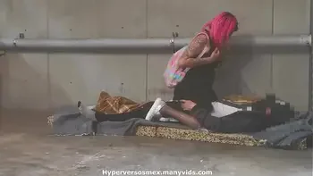 Sexo extremo en la calle follando con un Homeless Daniela Hot/Hyperversos