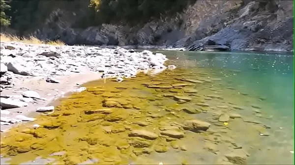 scopro donna al fiume tutta sola che si masturba si fa leccare la figa