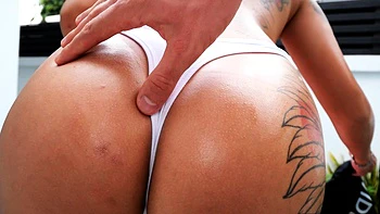 Bubble butt Thai teen GF homemade sex with big dick white BF