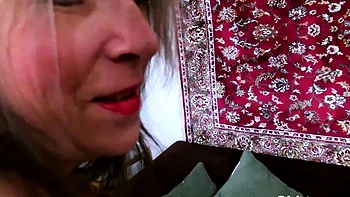 Seductive Older Woman From The USA