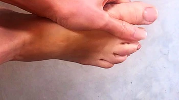 Amateur Foot Fetish Girlfriend Sucks and gives a Footjob