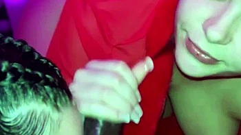 Amateur interracial threesome with double blowjob