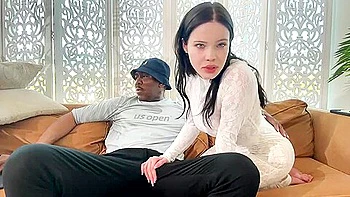 Sexy British Pawg Worships Huge Black Soul Pole