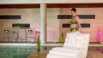 Busty MILF Lisa Pinelli In An Intimate Solo Scene