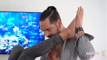 Me cojo una puta culona venezolana en el billar de mi casa por dinero