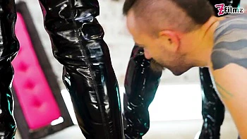 Anuskatzz and Lily Lu's sits on face action by Dirty Dreaz