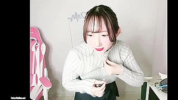 Erotic live chat with cute beautiful girl