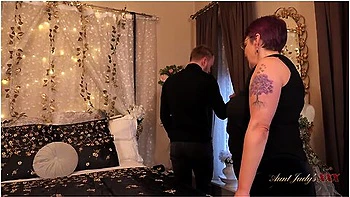 Judys Xxx - Mature Hotel Guide Mrs. Bird Fucks Her Guest - Aunt Judys